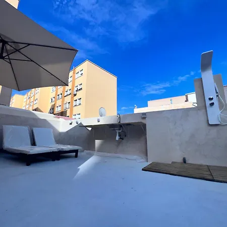 Vakantiehuis Modern Duplex Next To The Beach!